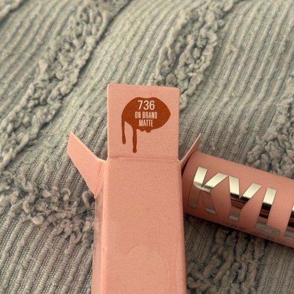 Kylie Matte Lip - Picture 2 of 3